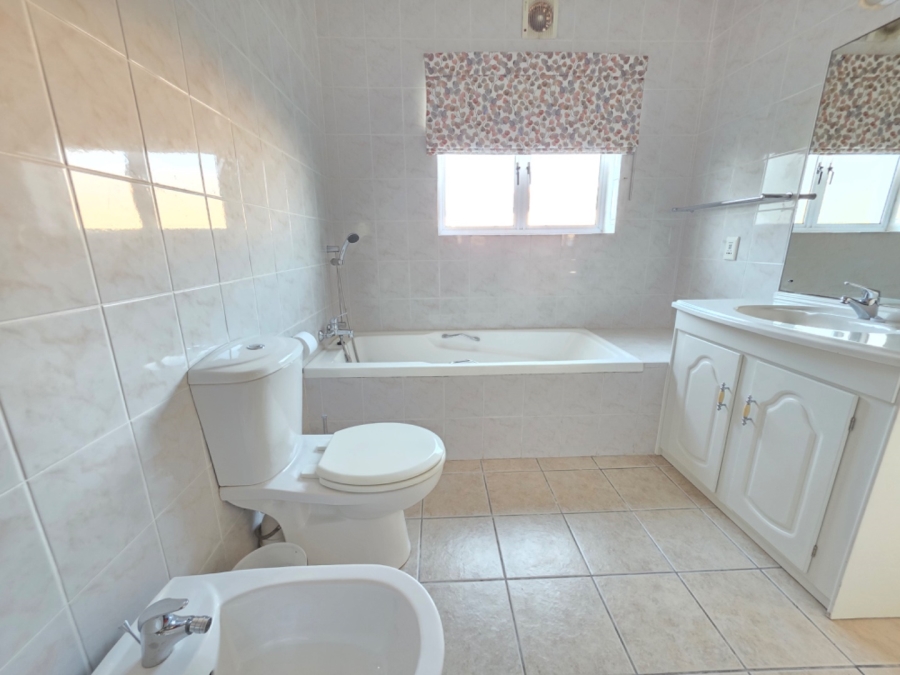 4 Bedroom Property for Sale in Dennegeur Western Cape